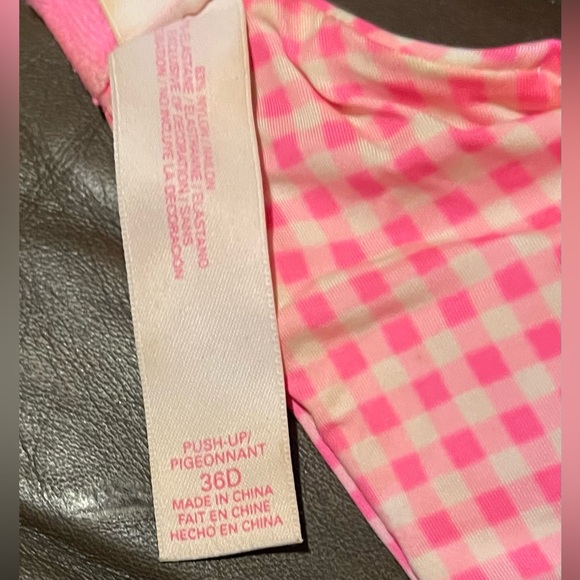 VICTORIA SECRETS PUSH UP BRA 36D - Picture 3 of 3